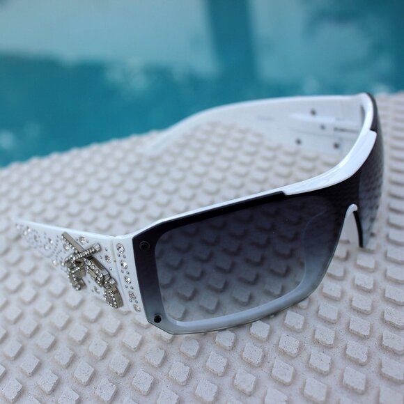 Montana West Sunglasses in White w/Silver Duo Guns Concho Accents main image 5